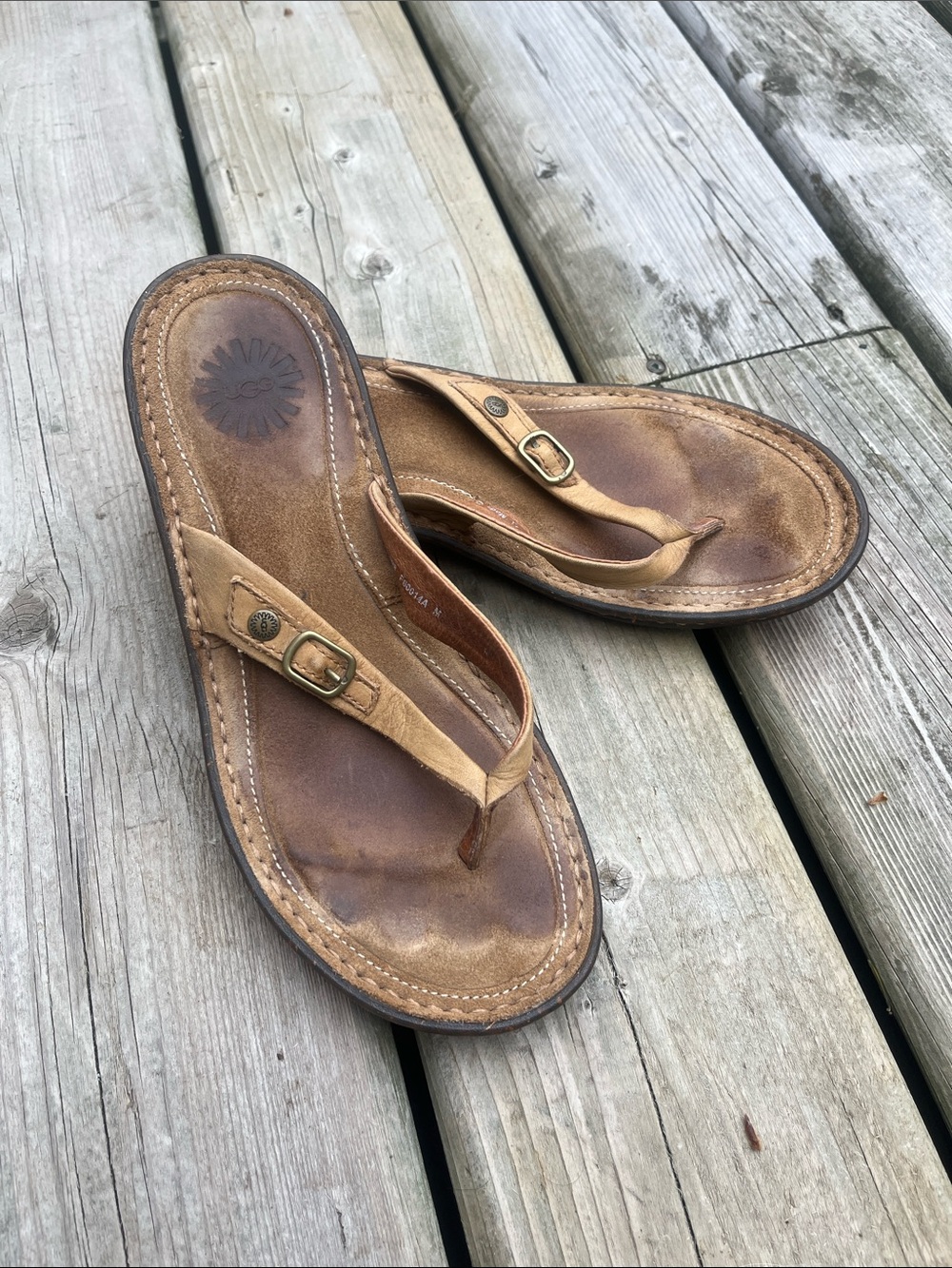 UGG Kamiko Leather Buckle Flip Flop Sandals Size 8